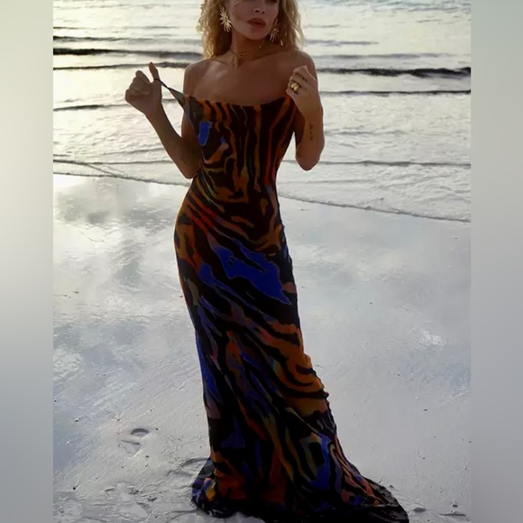 A Summer Romance Sexy Backless Tiger Maxi Dress - Picture 8 of 15